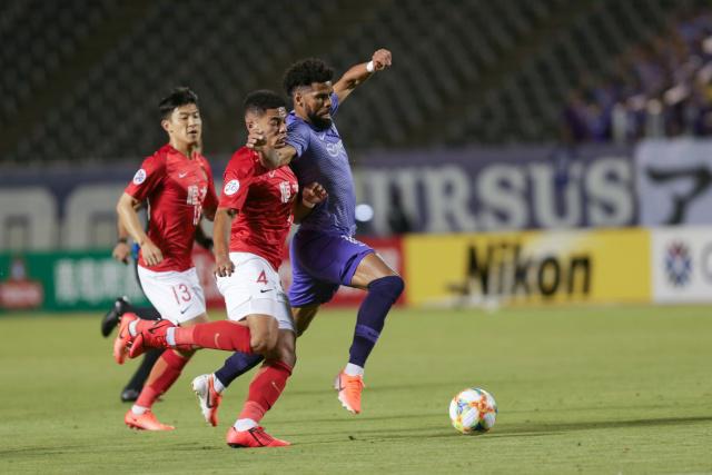 字母32+14+9特雷杨35+10 雄鹿险胜老鹰进决赛